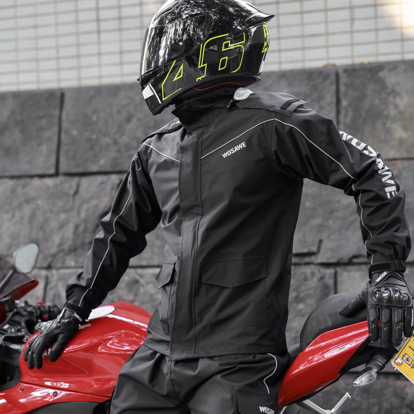 Wind- und wasserdichte Regenjacke mit Kapuze